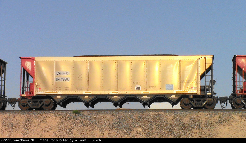 WB Unit Loaded Hooper Frt at Erie NV W-Pshr -9